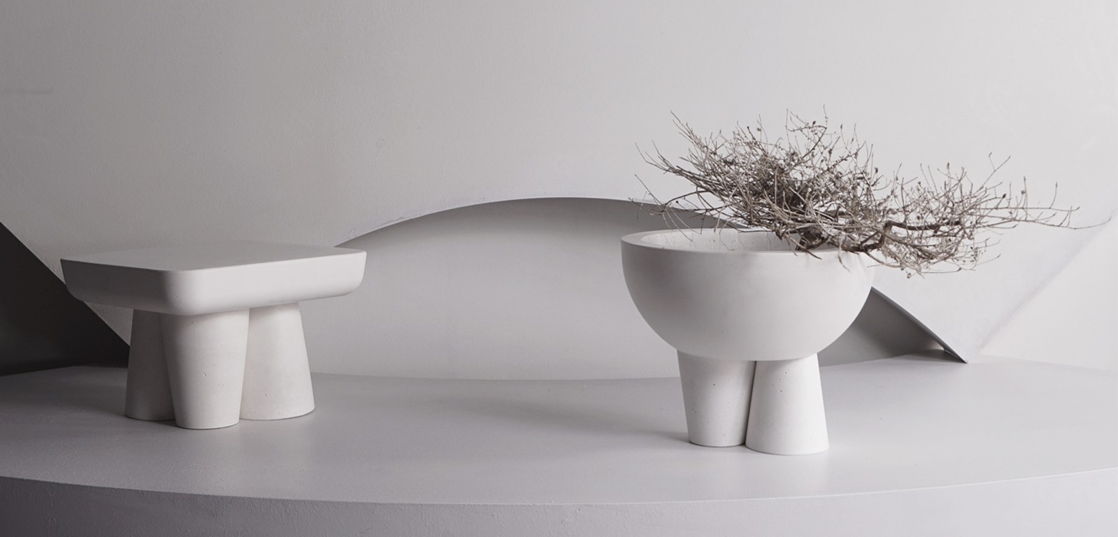 FEMME-BOWL-sculptural-vessel-centerpiece-tabletop-alentes-concrete-white-handmade-06