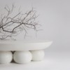 PIEDI-sculptural-centerpiece-stand-platter-tabletop-white-handmade-luxury-alentes-4