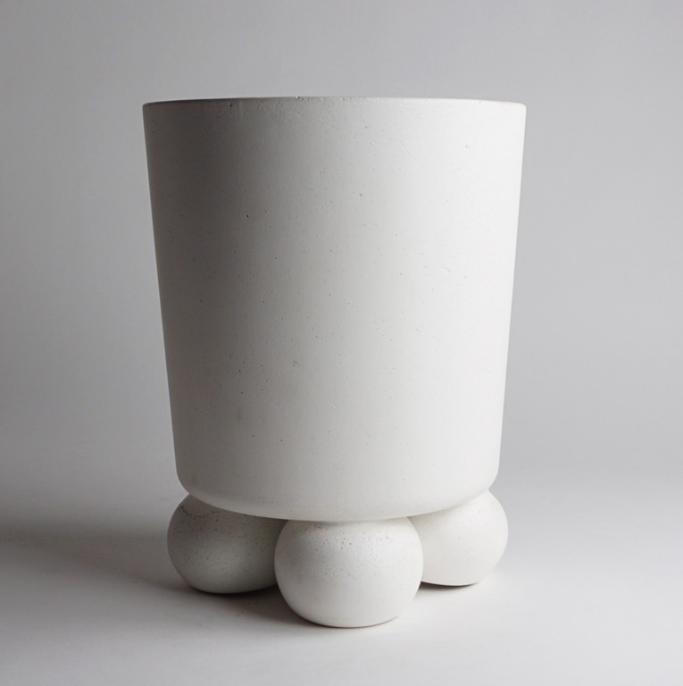 PIEDI TABLE side / accent table from white cast stone designed and made by Alentes Atelier.